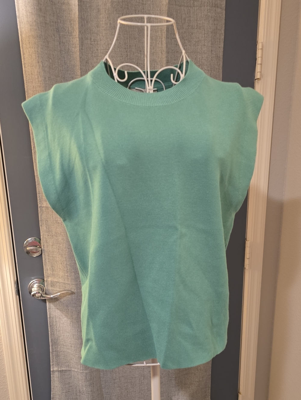NWOT-Zenana Outfitters Sleeveless Knit Top in Mint Green